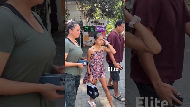 Lara Dutta and Mahesh Bhupathi with Daughters clicked in city!#laradutta #maheshbhupathi #family