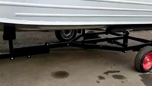 Лодка Трайдент 4,5 метра. Установка на телегу. Прицеп универсал. Для спуска лодки.