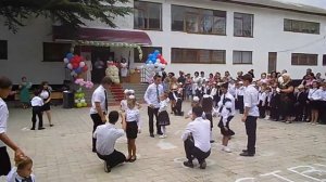 1 Сентября. Вальс одиннадцатиклассников и первоклассников.