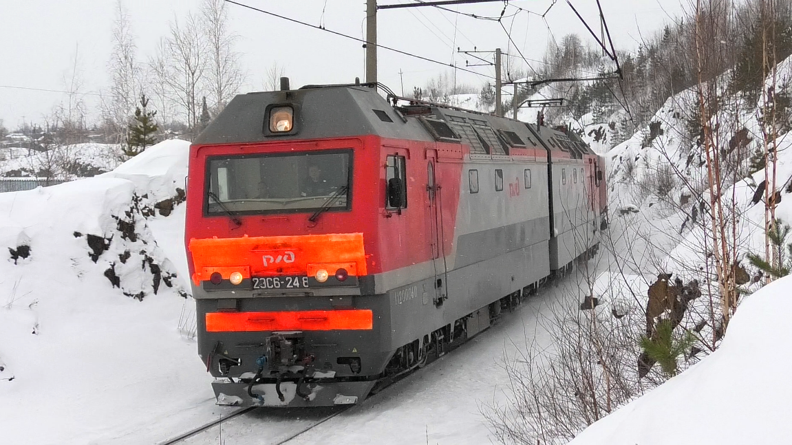 2ЭС6-248 "Синара" с заснеженным контейнерным поездом смотреть онлайн