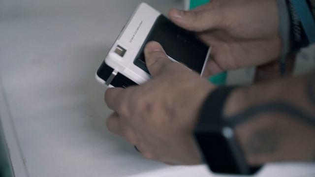 LEICA FILM VS FUJI INSTAX FILM (4K) смотреть онлайн