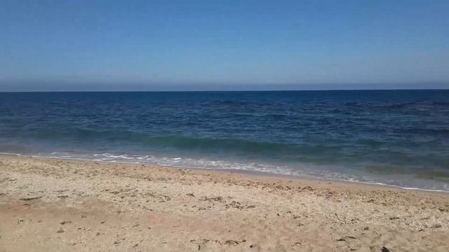 Феодосия в ожидании отдыхающих. Айвазовский пляж г.Феодосия, Крым. смотреть онлайн