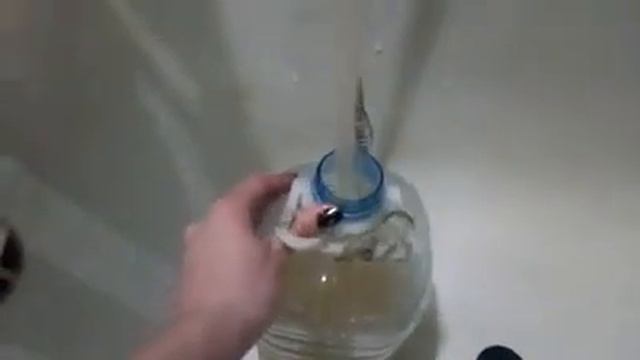 Ржавая вода в жилых домах Одессы смотреть онлайн