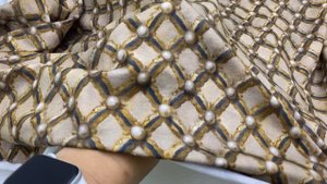 Трикотаж бежевого цвета с принтом  ромбы с жемчужиной 38100