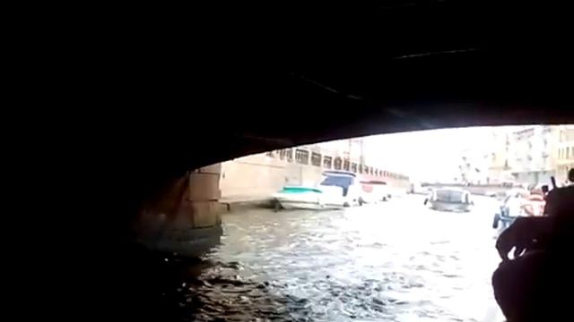 Прогулка на речном трамвайчике по Питеру смотреть онлайн