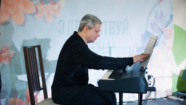 Илья Сандалов (фортепиано) онлайн-концерт смотреть онлайн