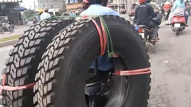 Вьетнамцы перевозят на своих байках все смотреть онлайн