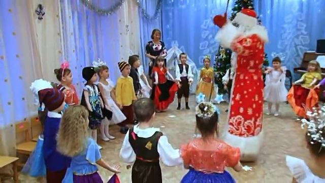 Хоровод возле ёлки Л. Некрасовой смотреть онлайн