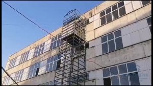 Подъемник грузовой в металлокаркасной шахте
