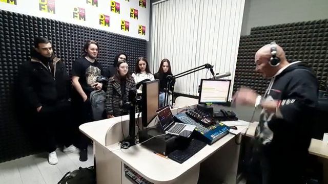 Радио Россия 1. Радио 102 4 ведущие.