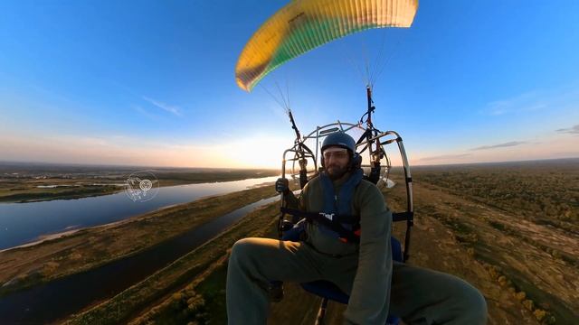 Красивый полет мото параплана в Нижнем Новгороде. #extreme #paragliding #ppg #russia смотреть онлайн