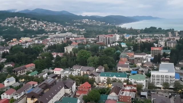 Развлечения в Лазаревском, Сочи. Колесо обозрения - цена 500 руб. Вид на горы и море. 31 мая 2021