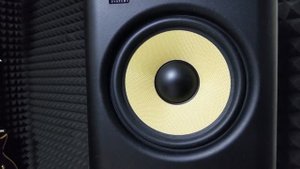 Шум в студийных мониторах / Хрипят мониторы KRK ROKIT