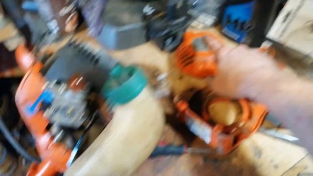 Триммер Husqvarna 128r. Заклинил двигатель. Замена поршня и подшипников шатуна. смотреть онлайн