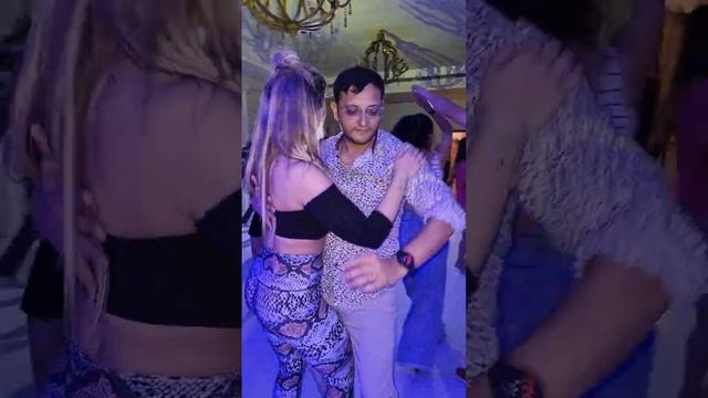 Bachata With Odeta Groch , no copyrights intended. смотреть онлайн