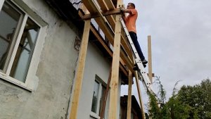 Возведение лесов, подготовка к монтажу сайдинга
