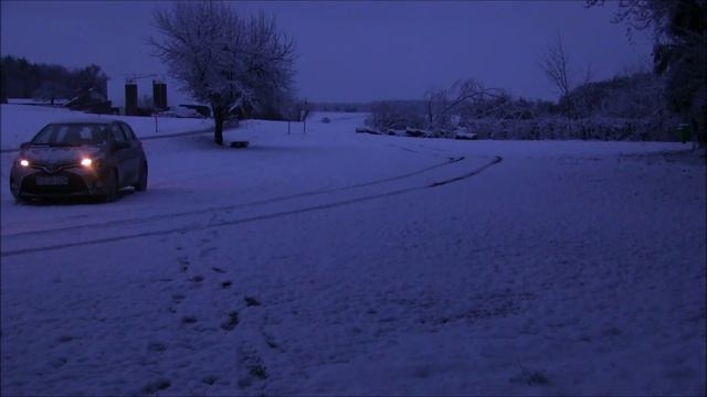 2016 Toyota Yaris 1.33 Dual-VVT-i (99 HP) Test Drive смотреть онлайн