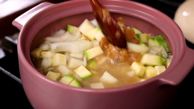 Beef doenjang-jjigae смотреть онлайн