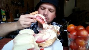 МУКБАНГ бутерброды с моцареллой / MUKBANG mozzarella sandwiches