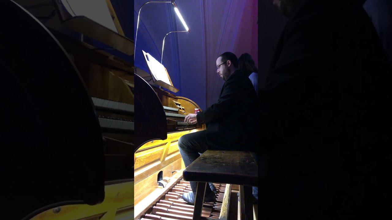 Титулярный органист папской базилики Св. Михаила в Мадриде Даниэль Сальвадор смотреть онлайн