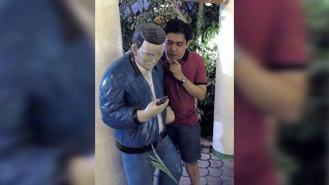 С памятниками нужно фотографироваться ТАК! (2 серия) смотреть онлайн