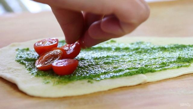 Рогалики с помидорами и сыром