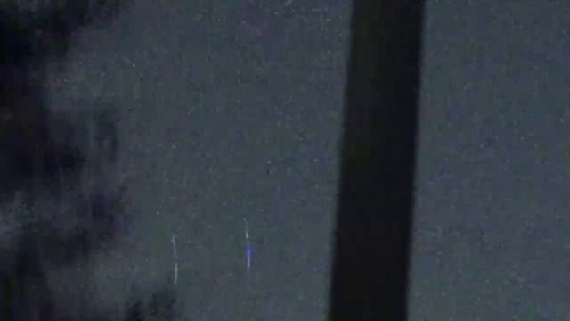 В небе над Польшей минувшей ночью заметили загадочный светящийся объект смотреть онлайн