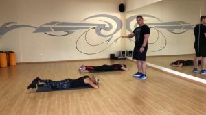 Гиперэкстензия лежа на полу. Упражнение для мышц спины