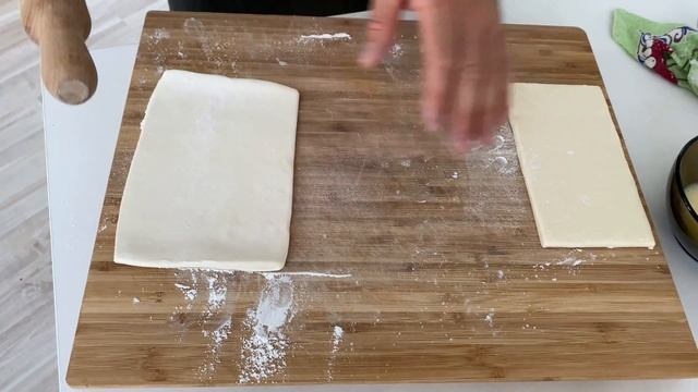 Слойка с Фруктом. Десерт из слоёного теста и фруктов. Простой и быстрый десерт. Выпечка это просто. смотреть онлайн