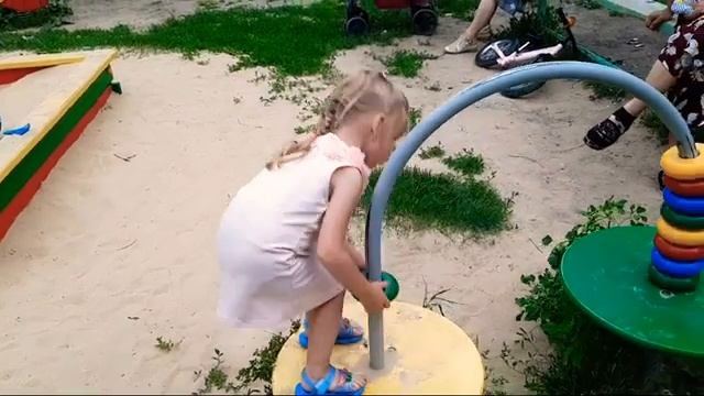 Семейный влогСтаршая дочка в гостяхПошли гулять и за.mp4