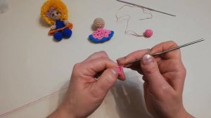 Куколка-брелок-игрушка связанная крючком Мастер-класс.