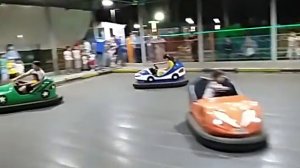 Катаемся на Автодроме, Аттракцион бамперные машинки Ride on the Racetrack, Bumper cars Attraction
