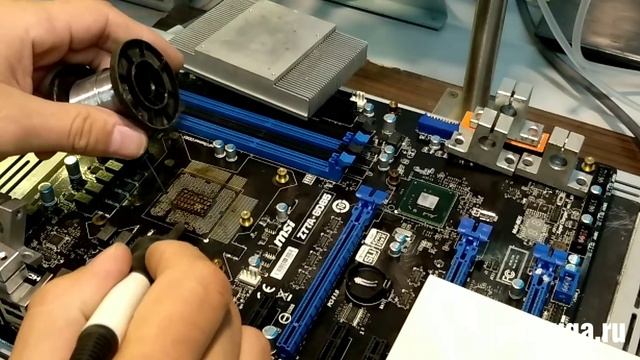 Пытаемся починить ужаренную материнскую плату смотреть онлайн