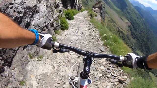 Downhill Curò смотреть онлайн