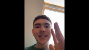 Валера Юрасов подарил цветы Ане Солодовник 😍