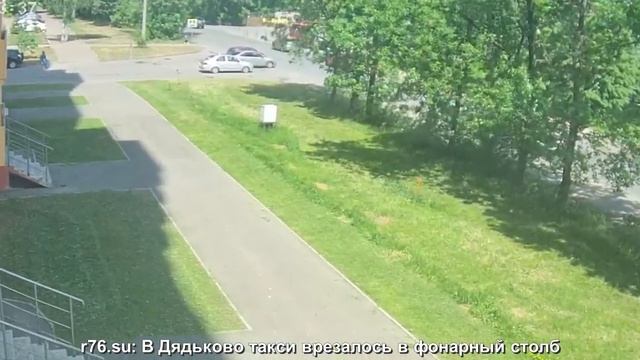 В Дядьково такси врезалось в фонарный столб смотреть онлайн