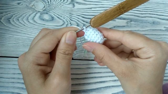 Как связать плюшевую овечку Амигуруми крючком? // Часть 1 смотреть онлайн