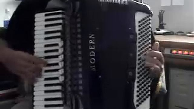 John Ryan's Polka on an Acoustic Accordion смотреть онлайн