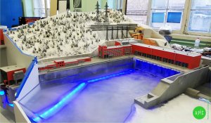 Макет Усть-Среднеканской ГЭС с живой водой