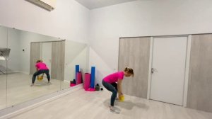 Зарядка с мячом