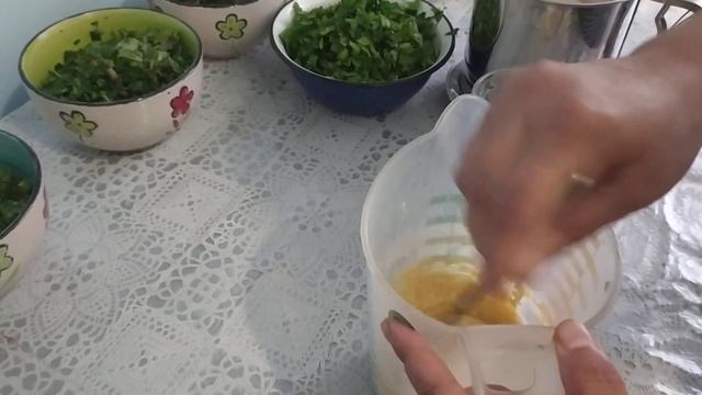 Как готовить легкий суп из кислого молока с зеленью смотреть онлайн