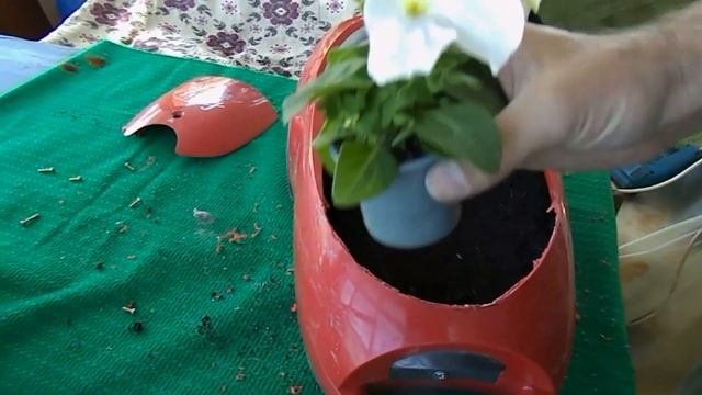 Креативные идеи для дачи. Вазон для цветов своими руками. . Вазон из пылесоса. Сад и огород. смотреть онлайн