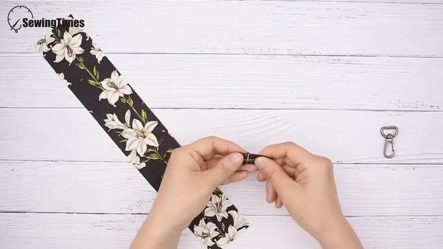 DIY CLUTCH PURSE BAG & WRISTLET | Zipper Pouch Tutorial And Pattern [sewingtimes]
