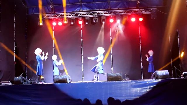 Ансамбль Эдельвейс.Чеченский танец. Новолакский район. Крым 2015. смотреть онлайн