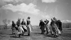 "Что за месяц что за ясный..."