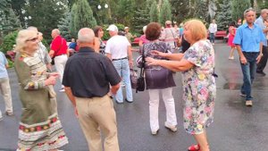 Я расскажу тебе про жизнь цыганскую Танцы в парке Горького Харьков Август 2021