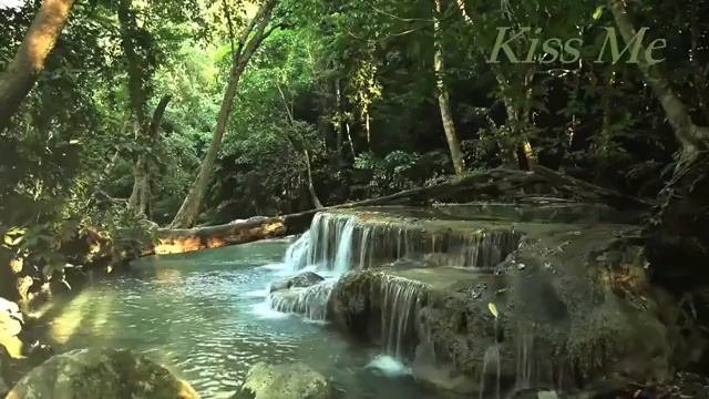 Спокойный водопад. Созерцание красоты природы.