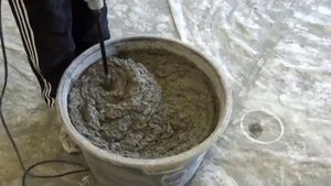 Приготовление штукатурки дрелью с насадкой миксер Нанесение на стену 2