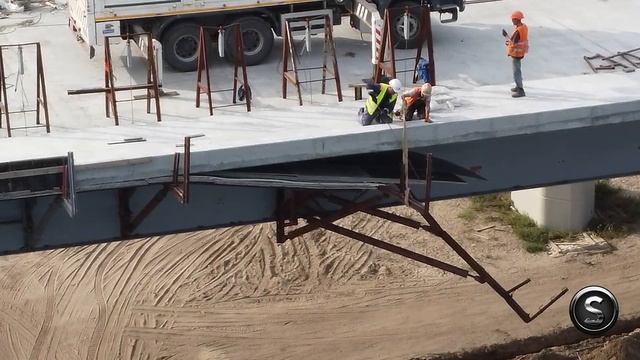 Балочный мост Запорожье. Большой обзор с высоты. Вязка арматуры. Демонтаж опалубки Склад конструкци смотреть онлайн