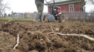 Нарезаем гребни под посадку картофеля//Делим участок//деревенские будни